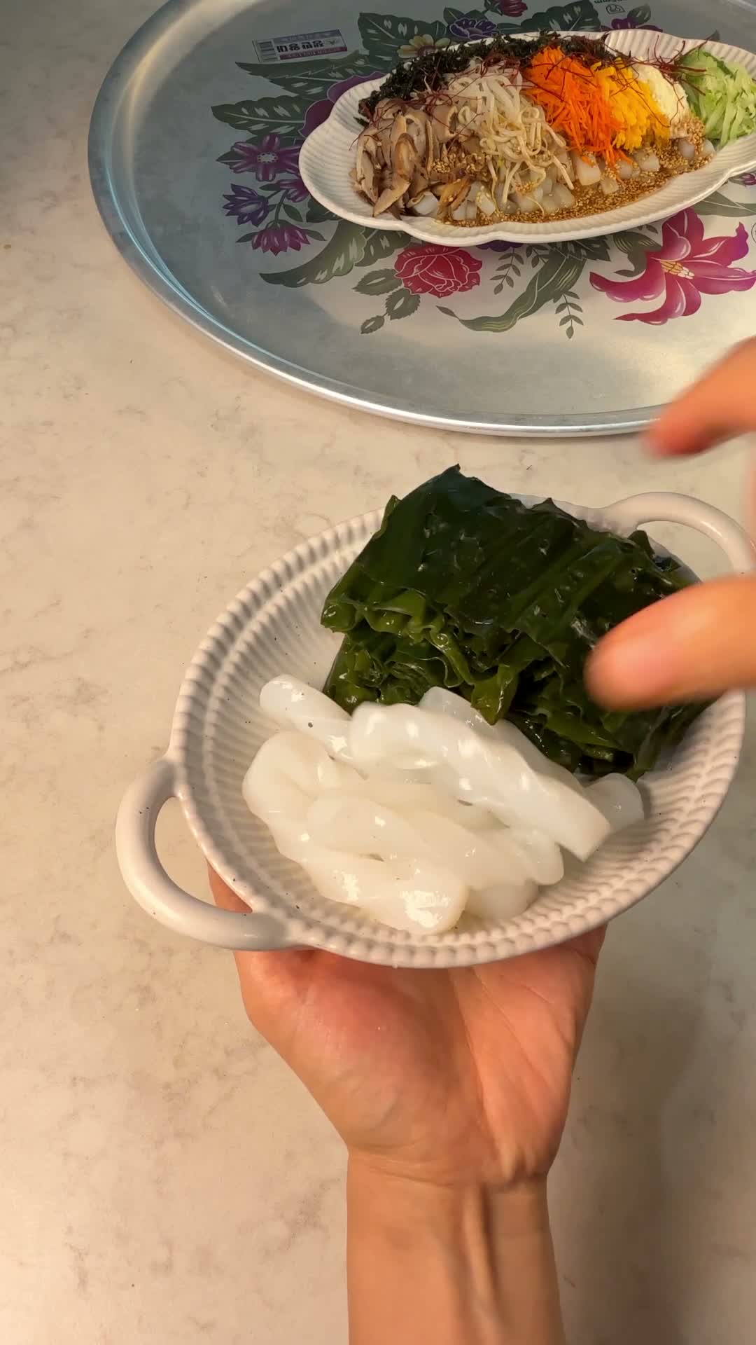Blanched bull kelp and konjac in a bowl
