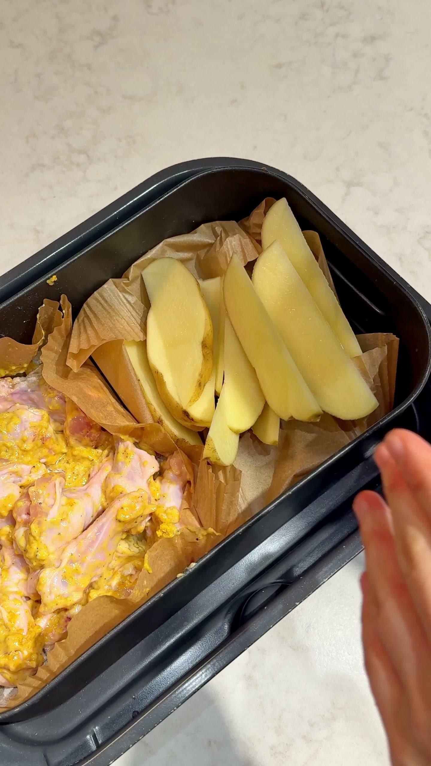 Seasoning potato wedges with salt