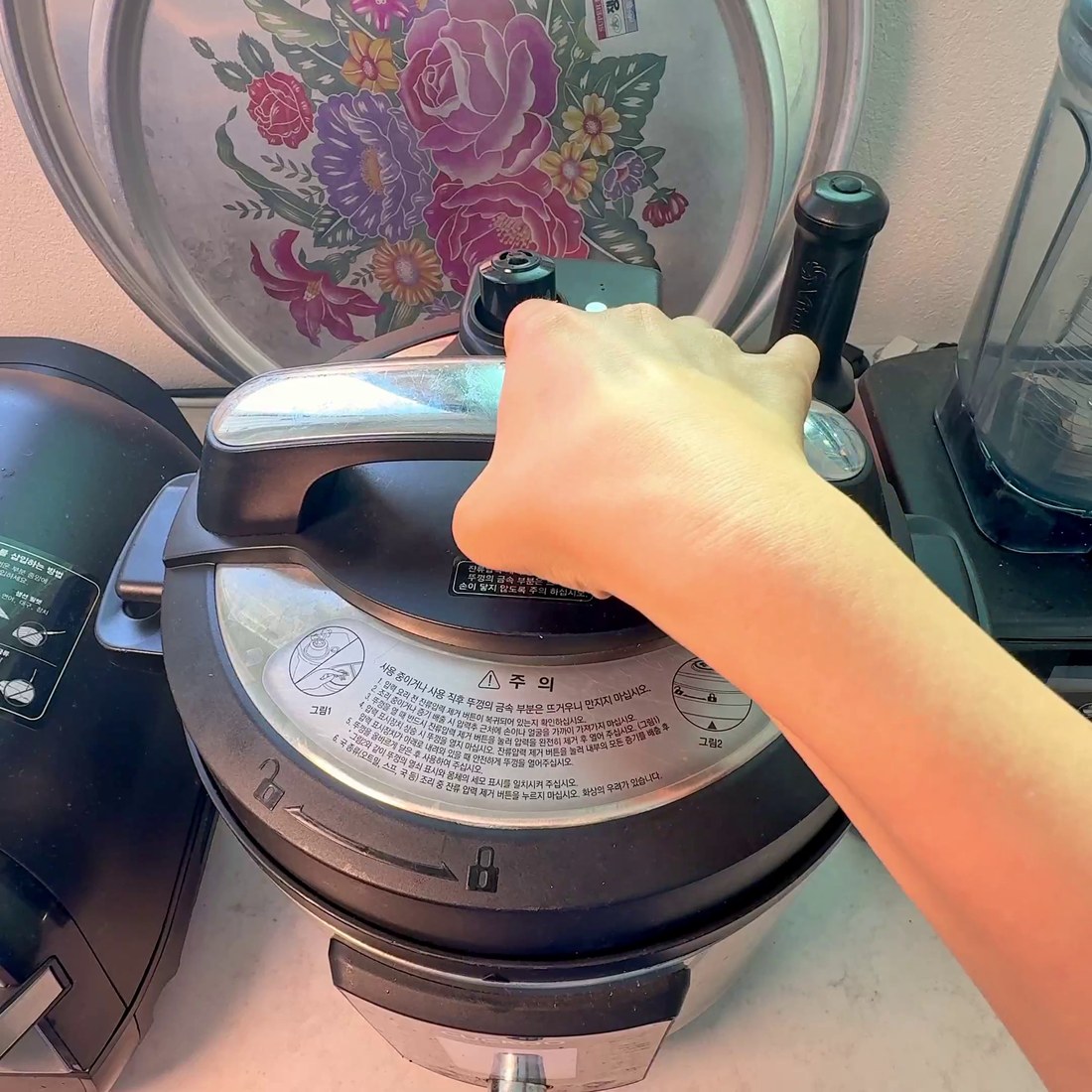 Lid closed on the pressure cooker